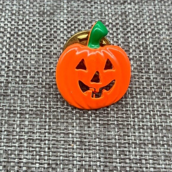 Halloween Pumpkin Enamel Pin Jack-O-Lantern Lapel Pin Spooky Cute Retro Vintage - Picture 2 of 6